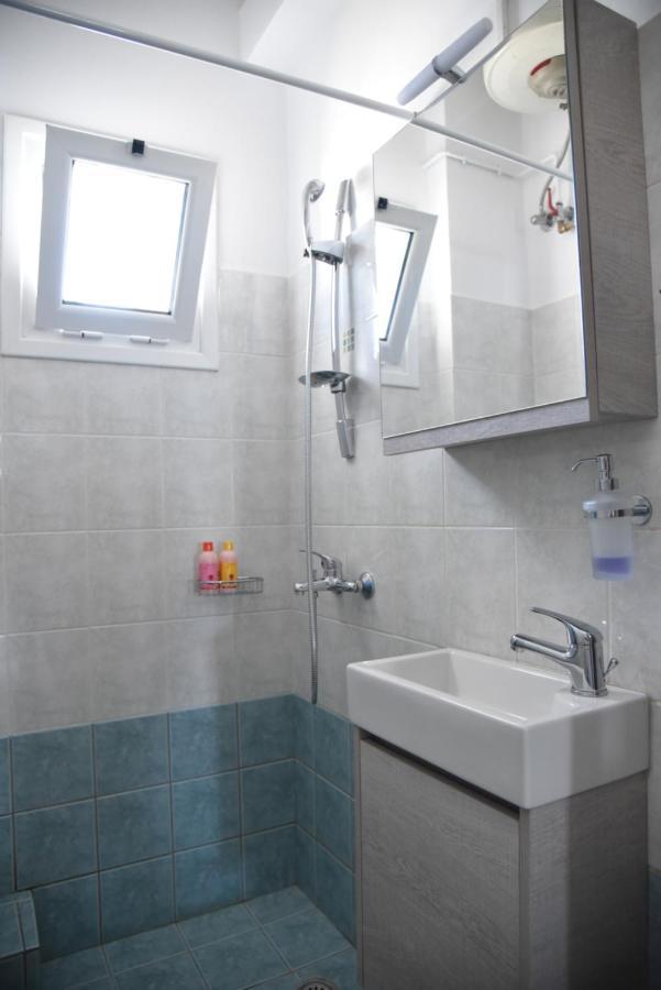 Family Apartments 3 Lechaio 외부 사진